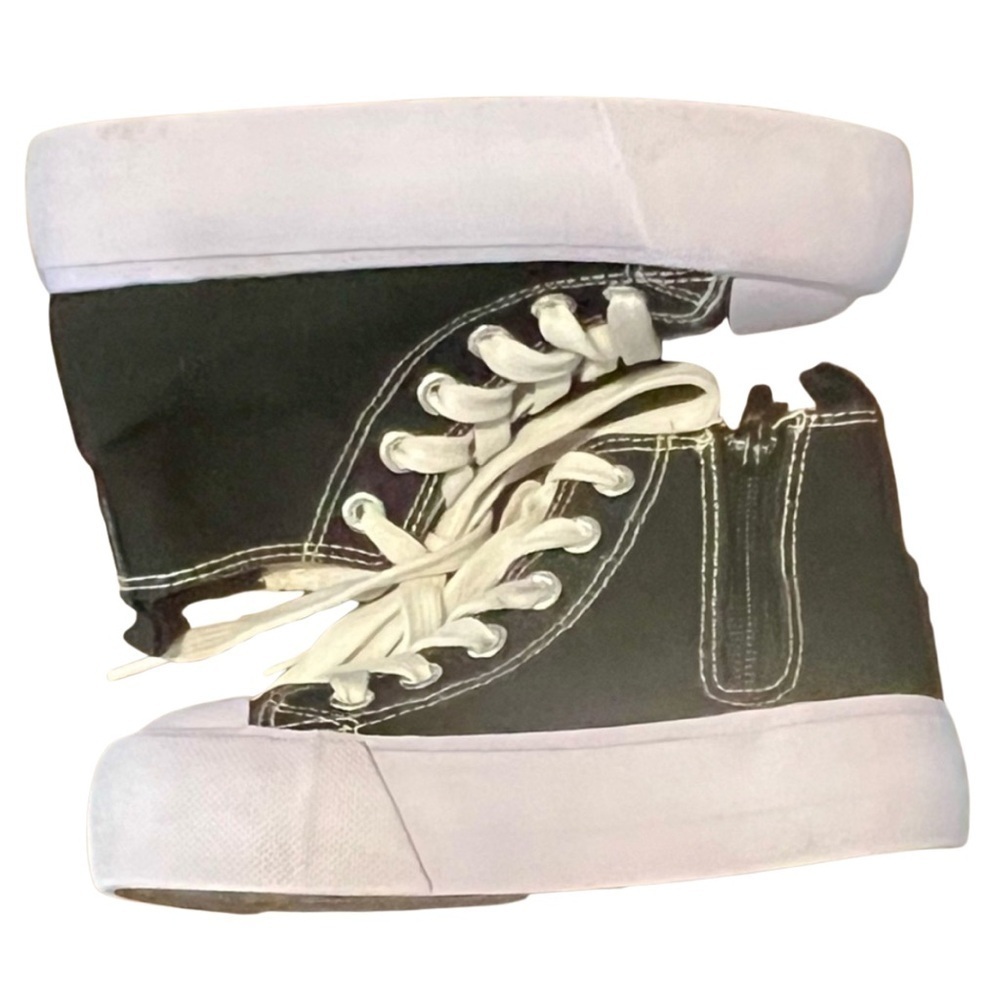 High-Top Canvas Sneakers with White Accents - Picture 4 of 8